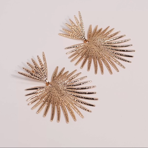 NEW GOLD SUNBURST STATEMENT EARRINGS, NICE EARRINGS, CUTE EARRINGS - Picture 4 of 5